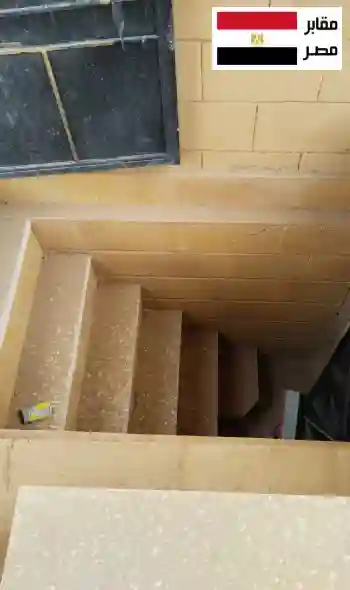 مشهد عام لمقابر القاهرة الجديدة يوضح توزيع القبور والممرات بشكل منسق